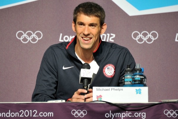Michael Phelps tuyen bo giai nghe hinh anh