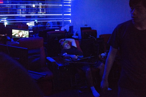 Tiem Internet cho nguoi vo gia cu o New York anh 12