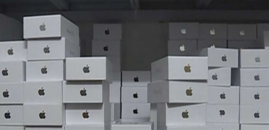 Trung Quoc bat 3 nguoi chuyen 'mong ma' iPhone cu hinh anh