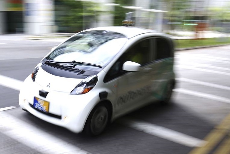 Singapore co taxi tu lai dau tien hinh anh