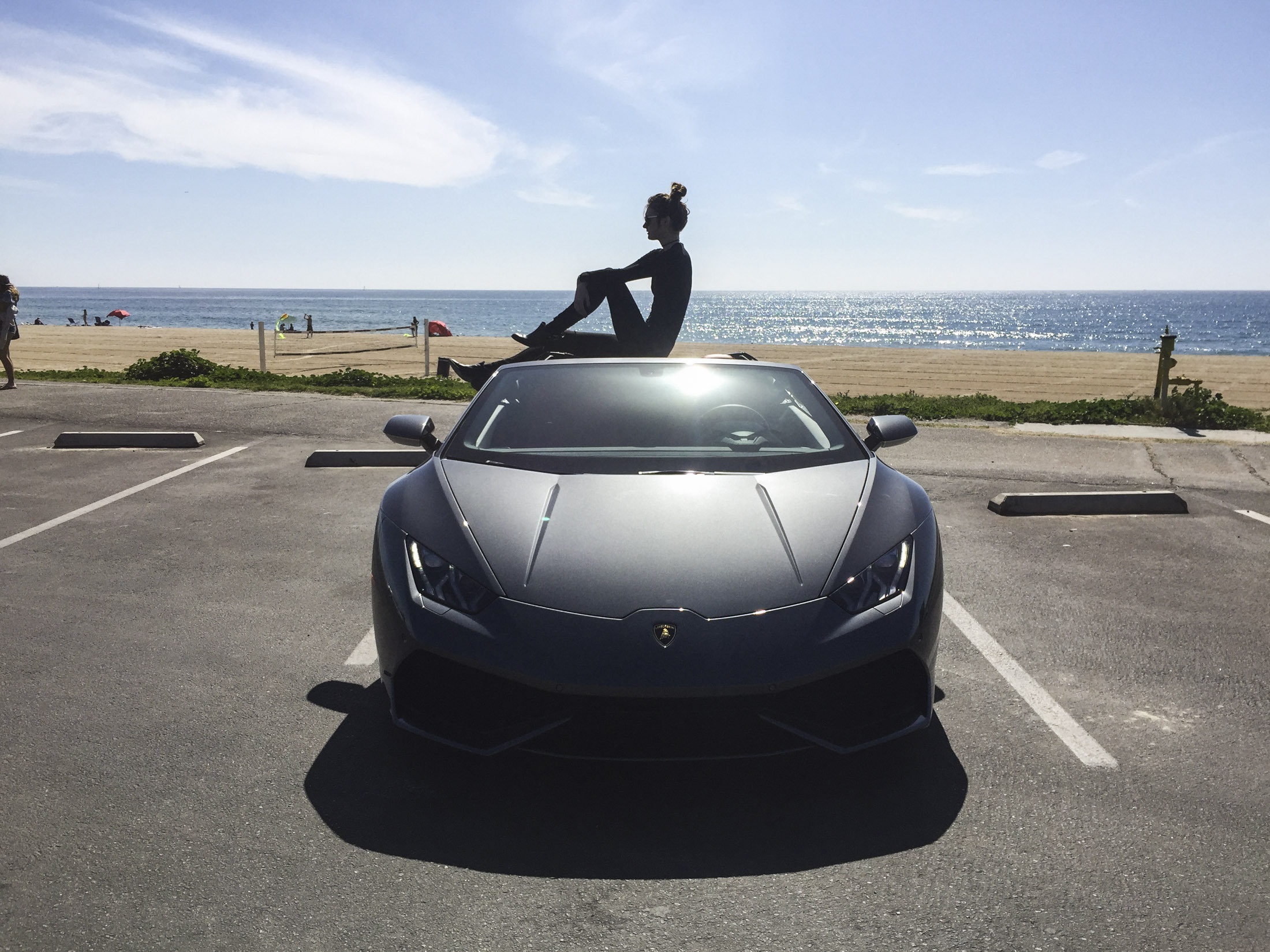 Lamborghini muon thay doi de quyen ru khach hang nu hinh anh