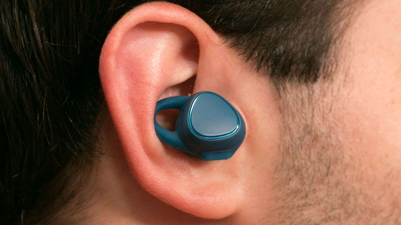 Samsung ngam nhan tai nghe khong day dau tien thuoc ve ho hinh anh