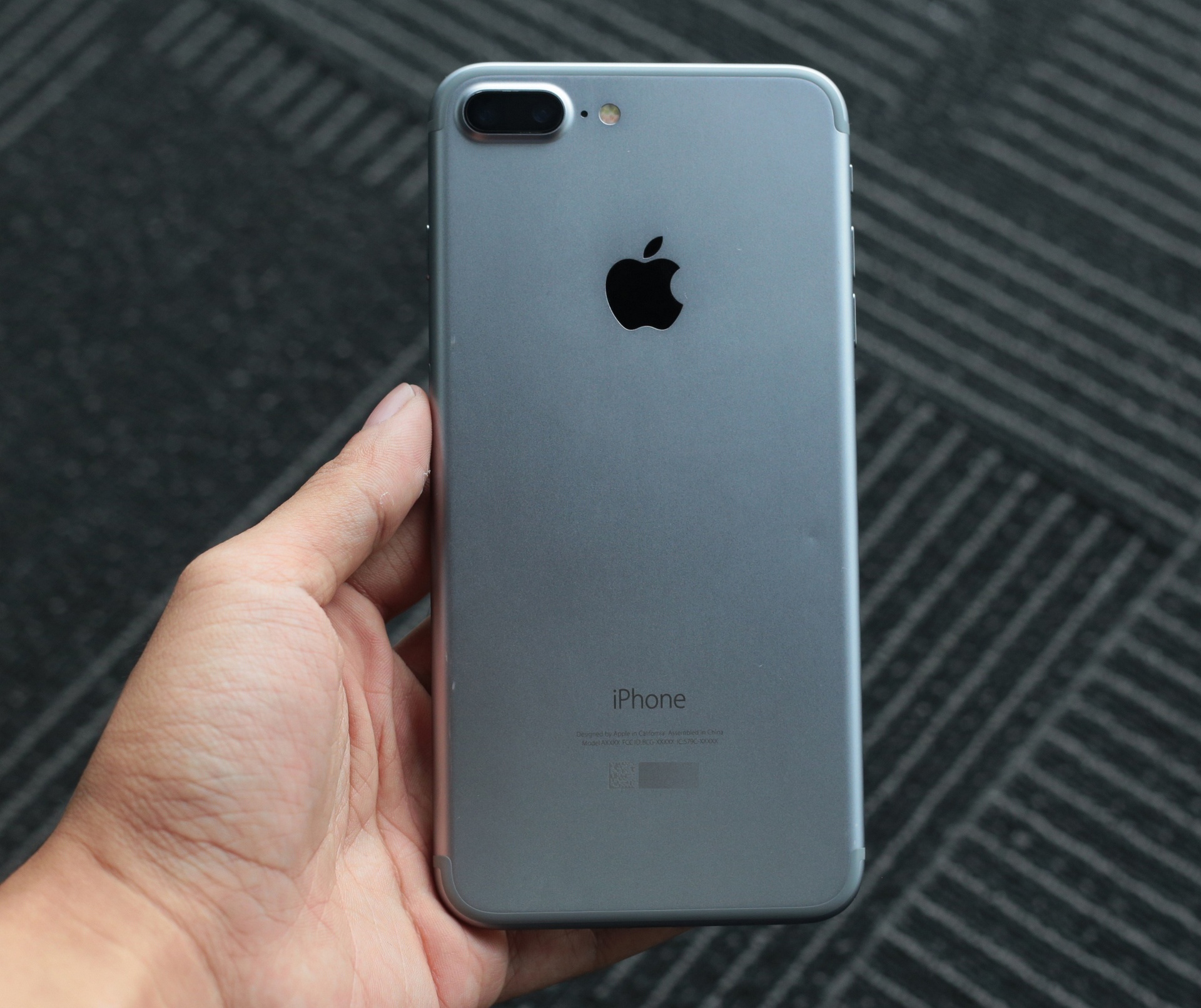 iPhone 7 Plus mau xam anh 1