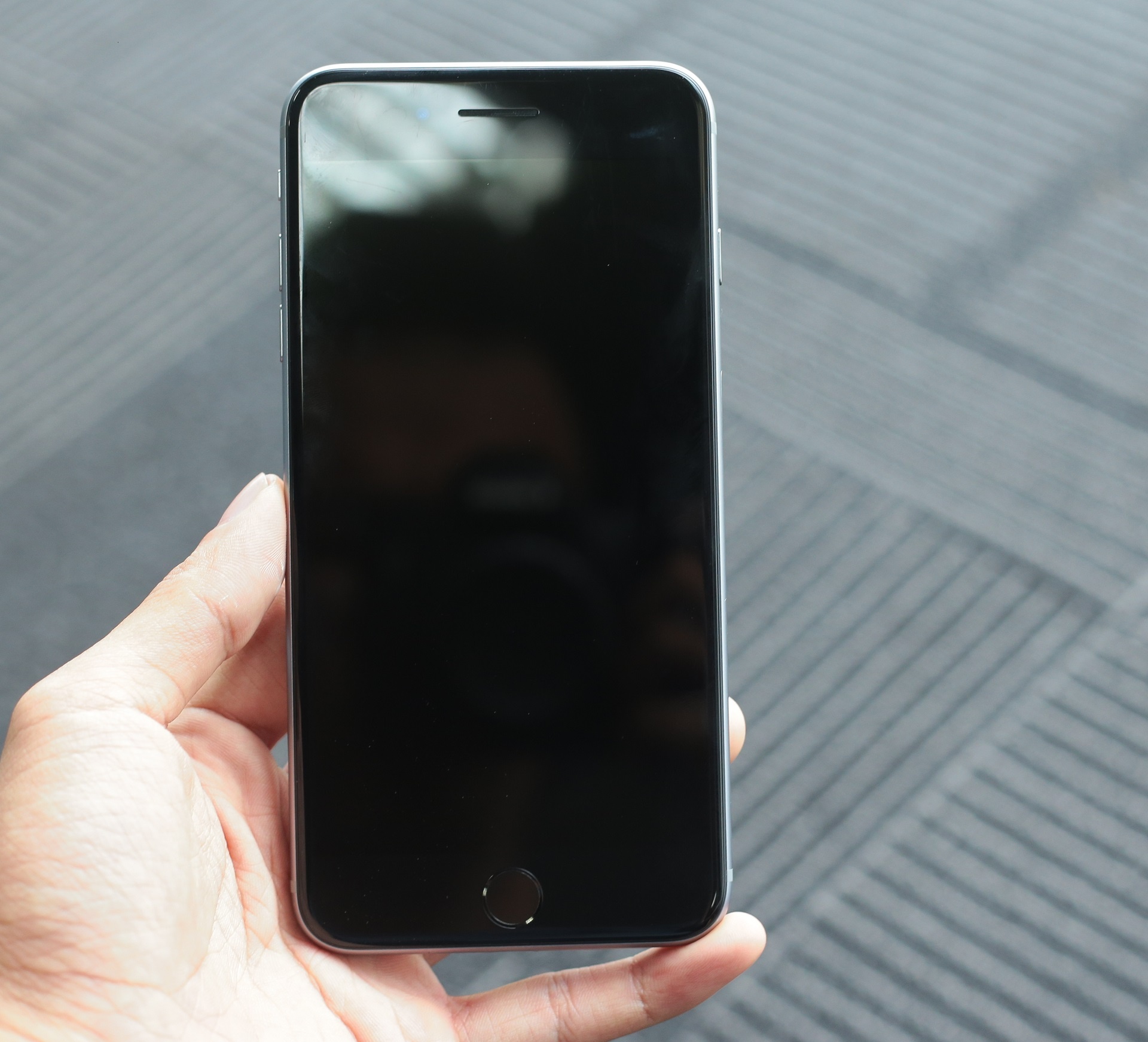 iPhone 7 Plus mau xam anh 2