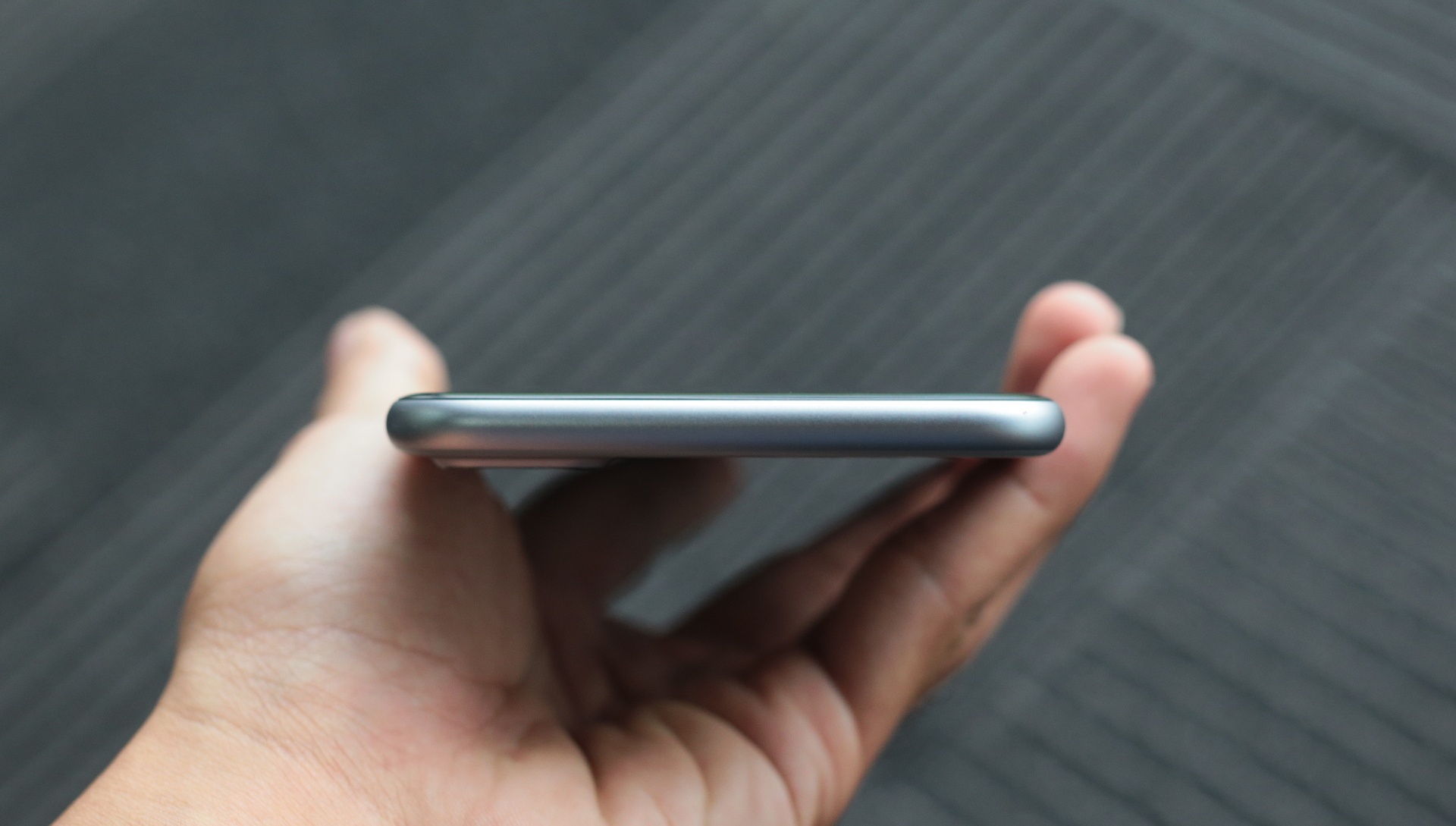 iPhone 7 Plus mau xam anh 6