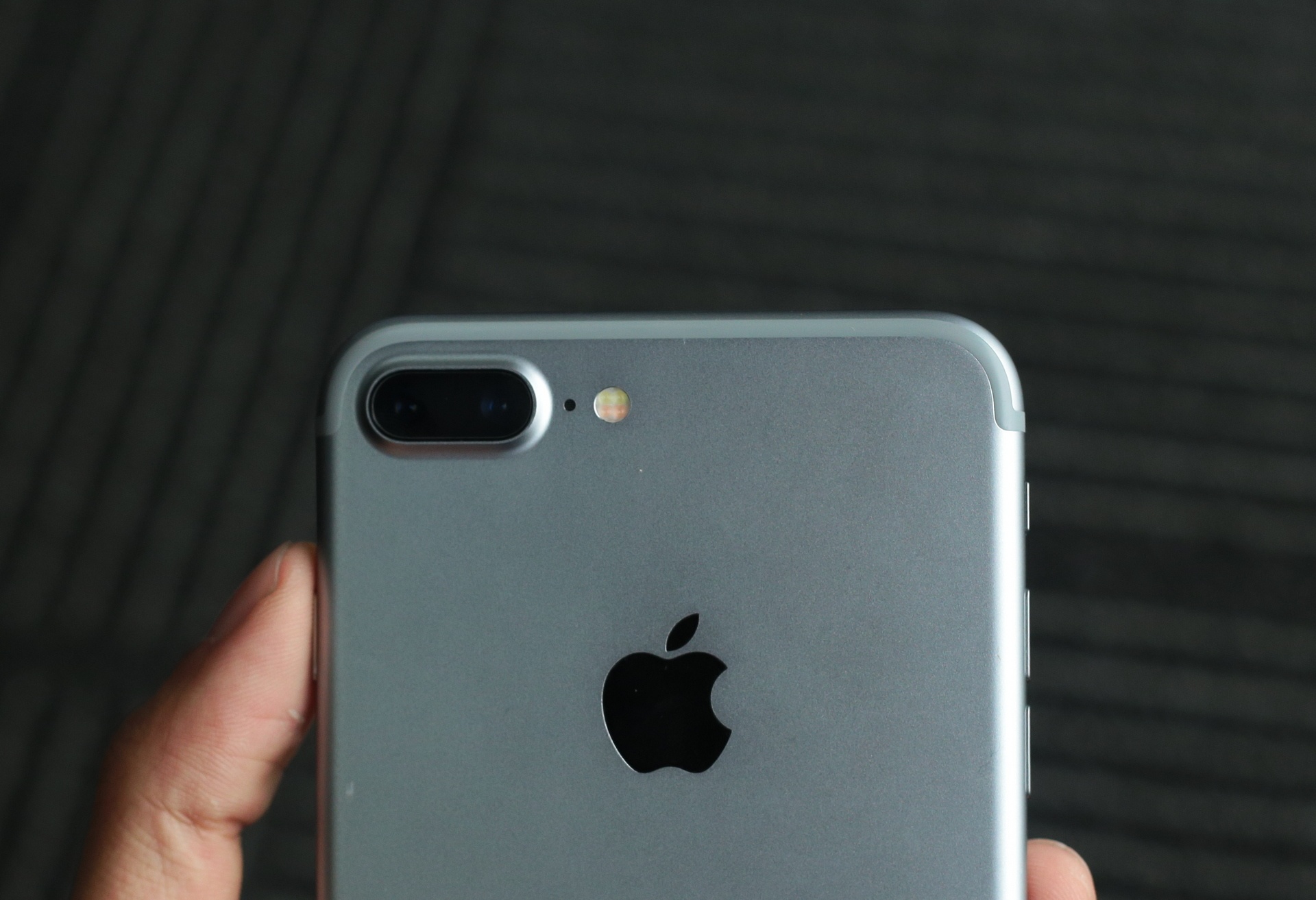 iPhone 7 Plus mau xam anh 9