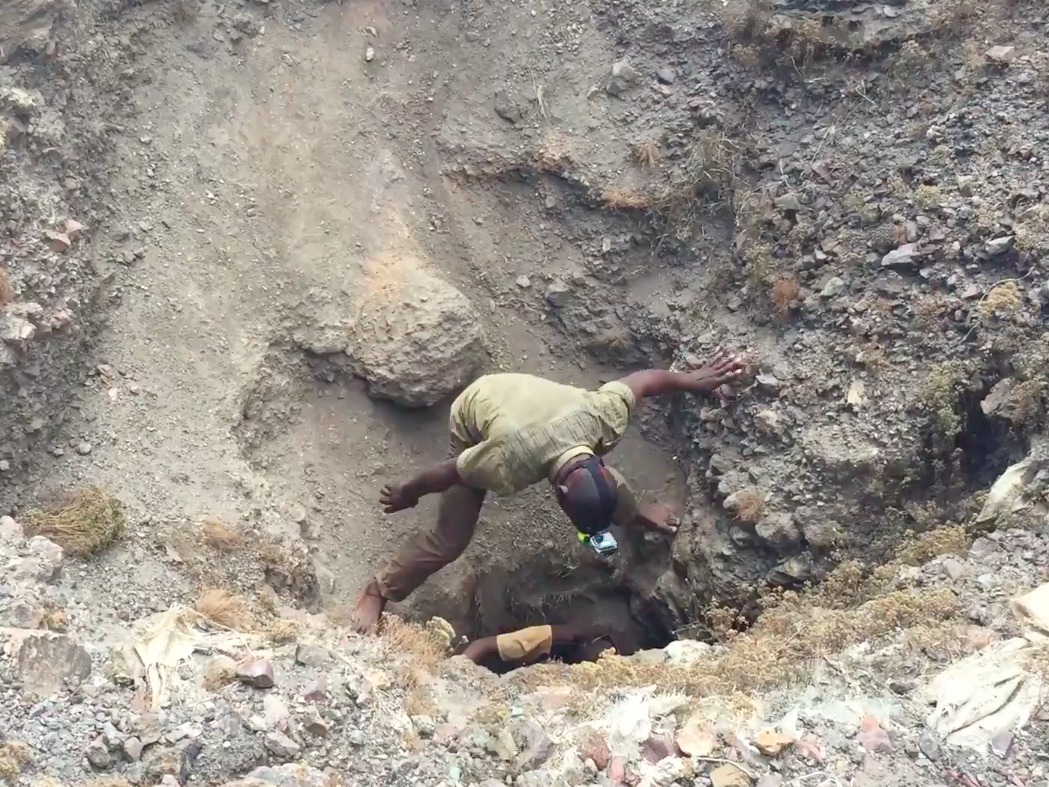 Đời sống cơ cực của công nhân mỏ ảnh 2 Doi song co cuc cua cong nhan mo anh 2