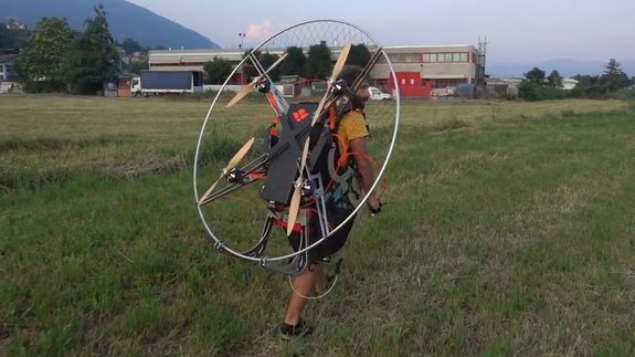 May bay tu lai danh cho 1 nguoi, chay pin sac hinh anh