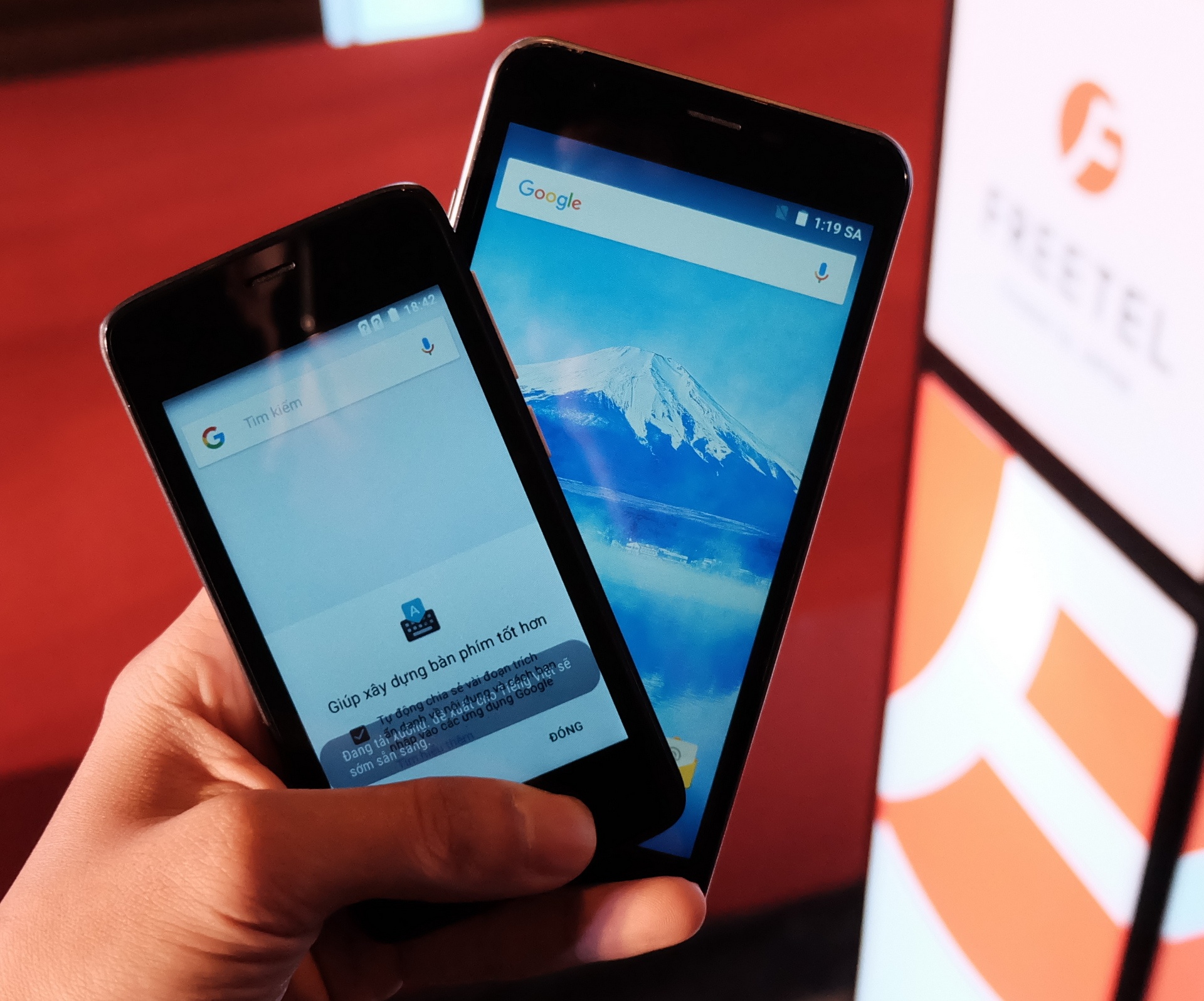 Dien thoai Nhat FreeTel den Viet Nam anh 6