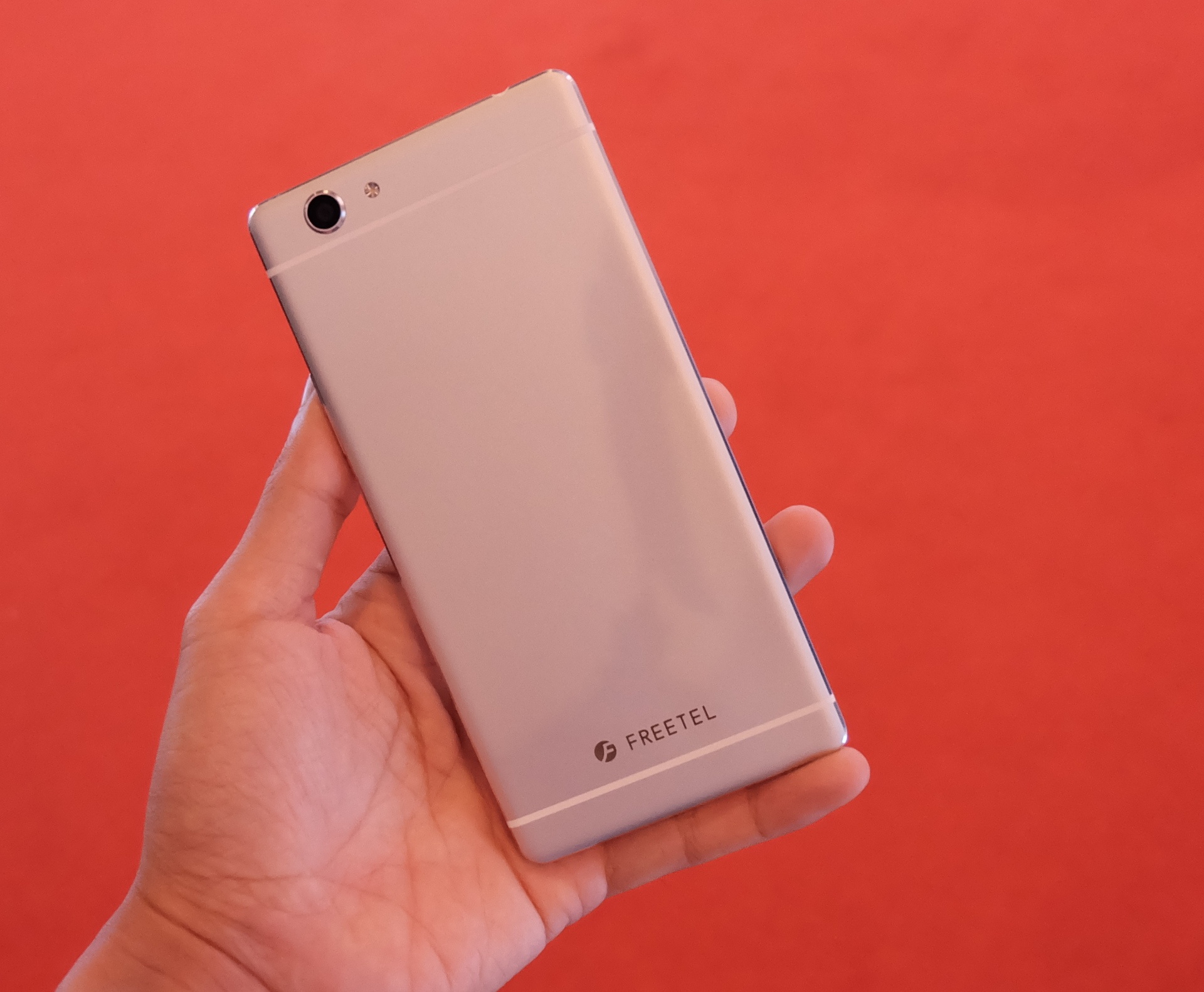 Dien thoai Nhat FreeTel den Viet Nam anh 3