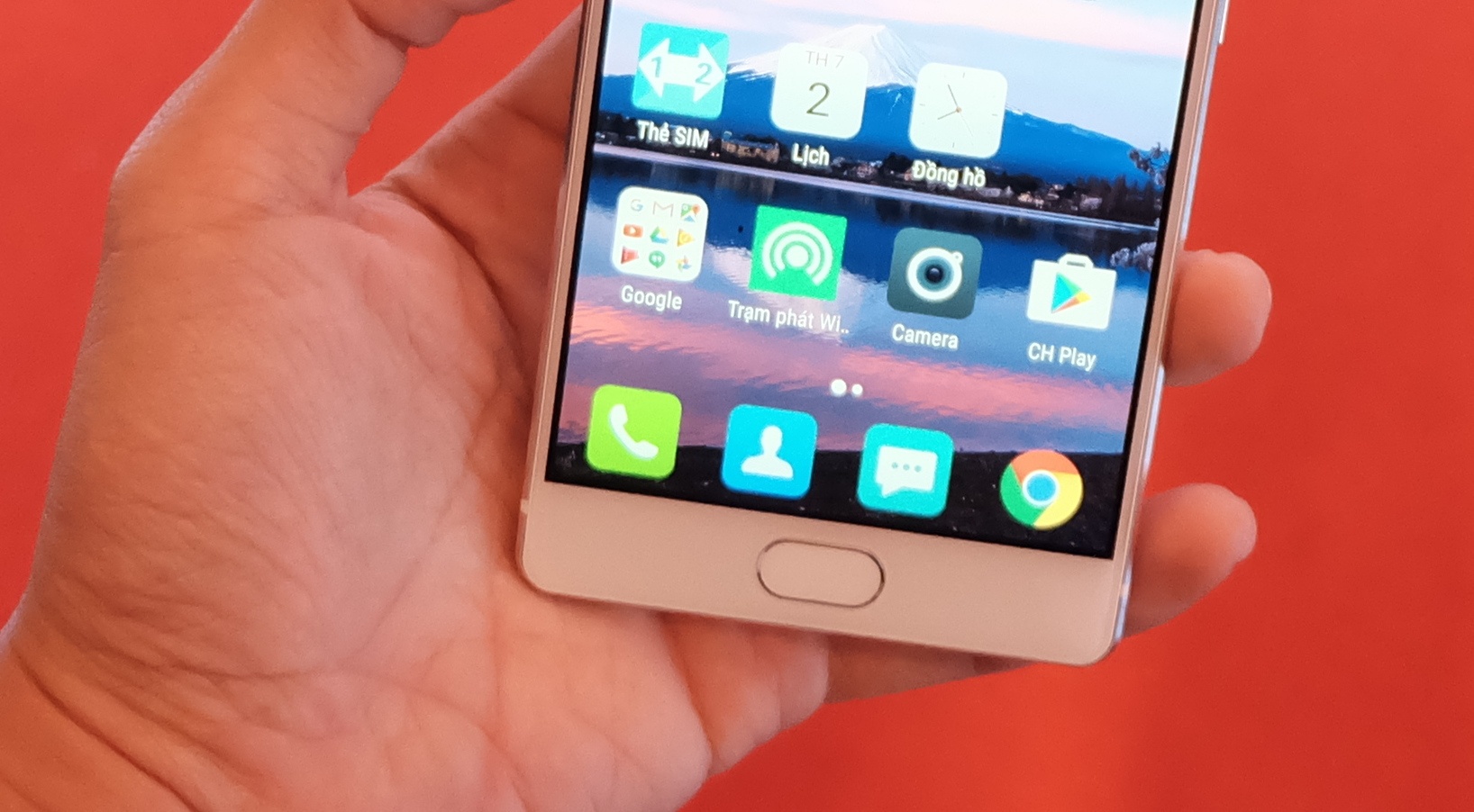 Dien thoai Nhat FreeTel den Viet Nam anh 4