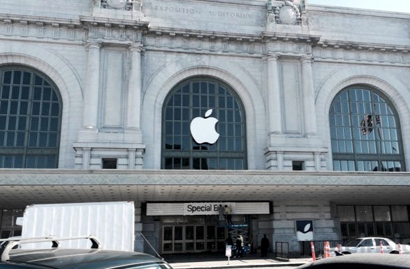 scandal hình ảnh của Apple ảnh 2 scandal hinh anh cua Apple anh 2