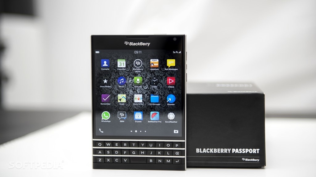 BlackBerry Passport giam tiep 4,5 trieu dong hinh anh