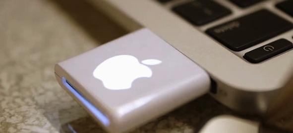 Apple xóa bỏ cổng SD ảnh 2 Apple xoa bo cong SD anh 2