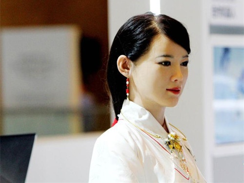 Nhung robot giong con nguoi o Trung Quoc hinh anh