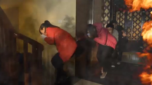 Cach thoat dam chay chung cu nhieu khoi hinh anh