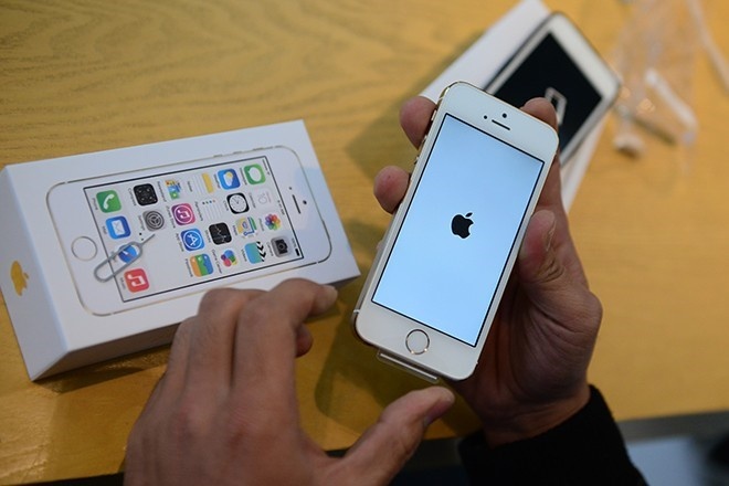 iPhone 5S van ban tot truoc con loc iPhone 6 gia re hinh anh