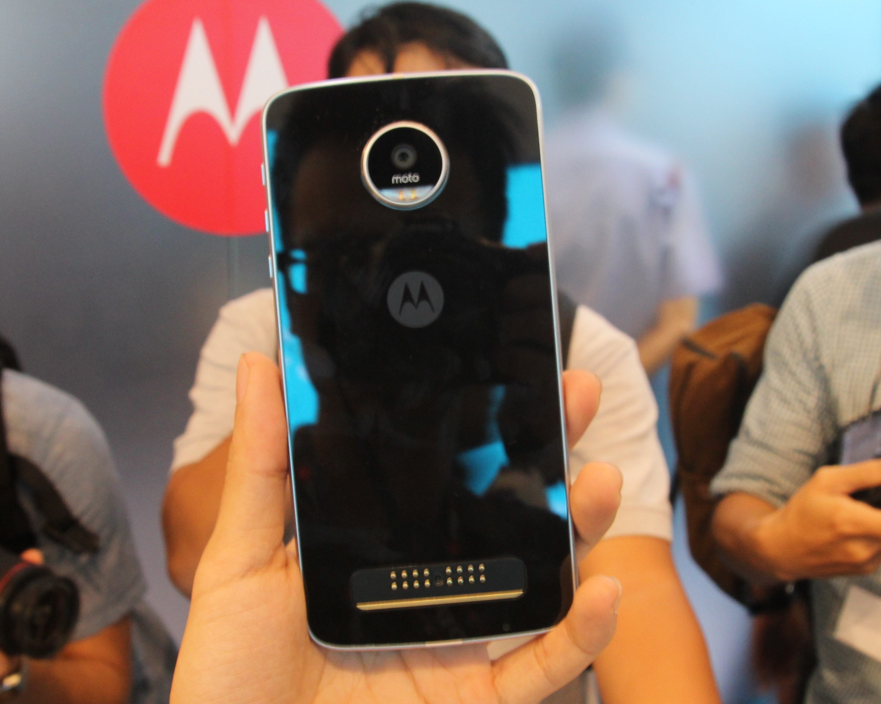 Smartphone tuy bien Moto Z ra mat tai Viet Nam hinh anh