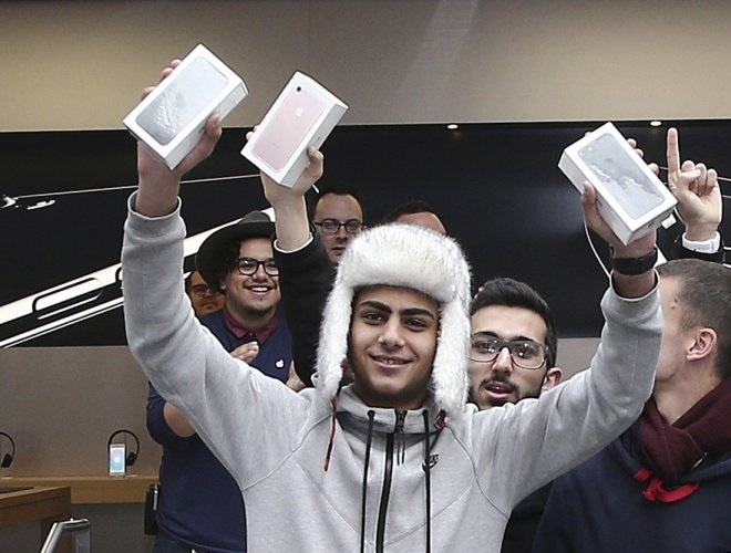 iPhone se tang gia gap doi neu san xuat tai My hinh anh