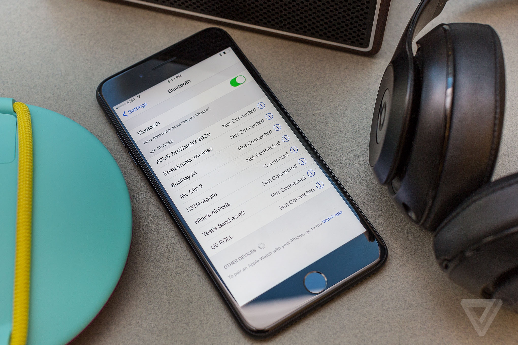 Su ngu ngoc khi bo tai nghe 3,5 mm hinh anh