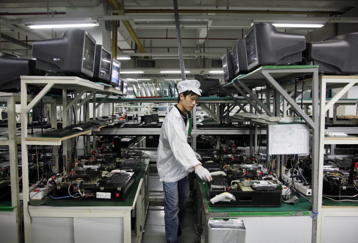 Foxconn se tu dong hoa hoan toan chuoi san xuat iPhone hinh anh