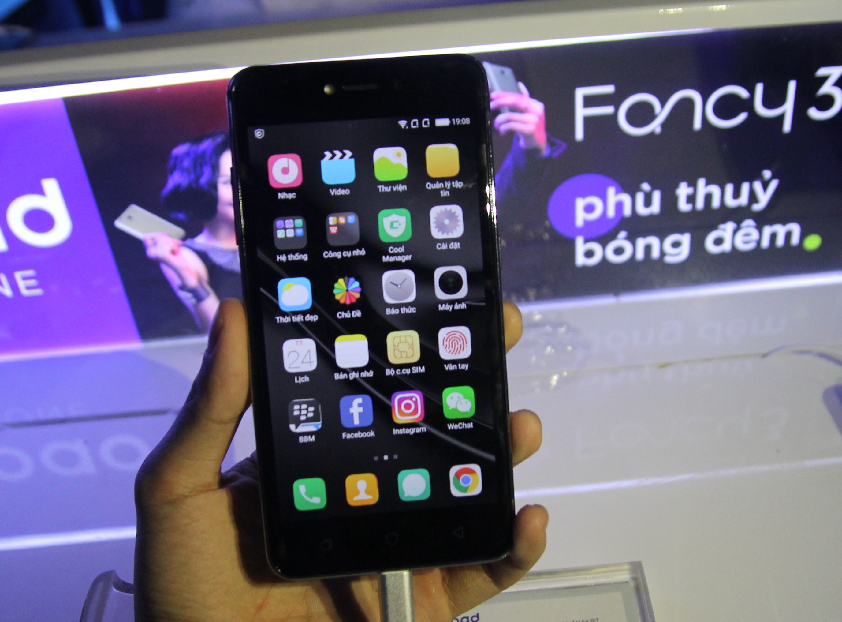 Mua smartphone gia re cuoi nam anh 4