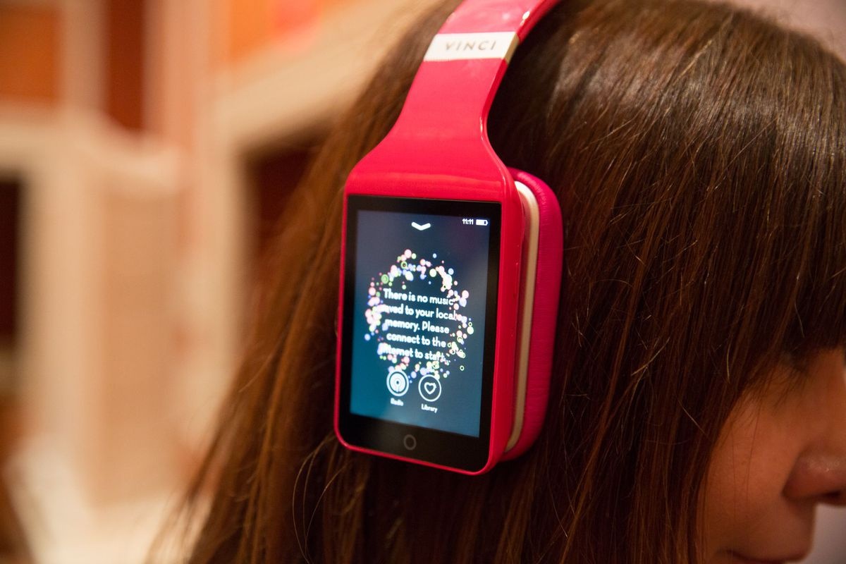 Tai nghe Vinci tich hop nhieu cong nghe, co man hinh cam ung hinh anh