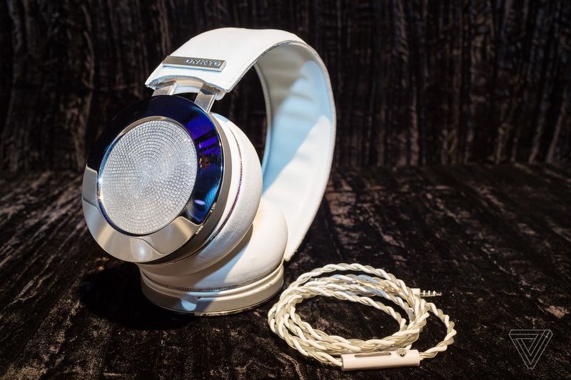 tai nghe đính kim cương ảnh 3 tai nghe dinh kim cuong anh 3