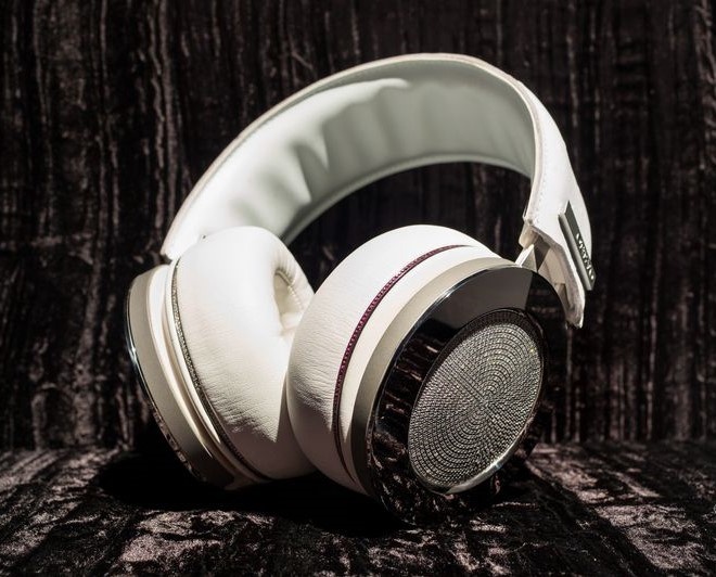 Tai nghe dinh kim cuong, gia 100.000 USD hinh anh