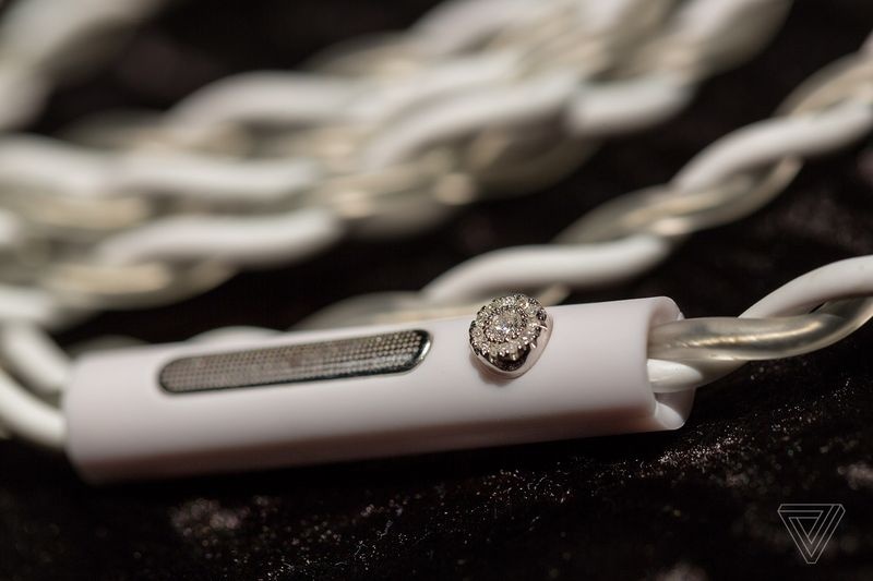 tai nghe đính kim cương ảnh 1 tai nghe dinh kim cuong anh 1