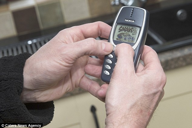 Nokia 3310 sau 17 nam van xai tot hinh anh