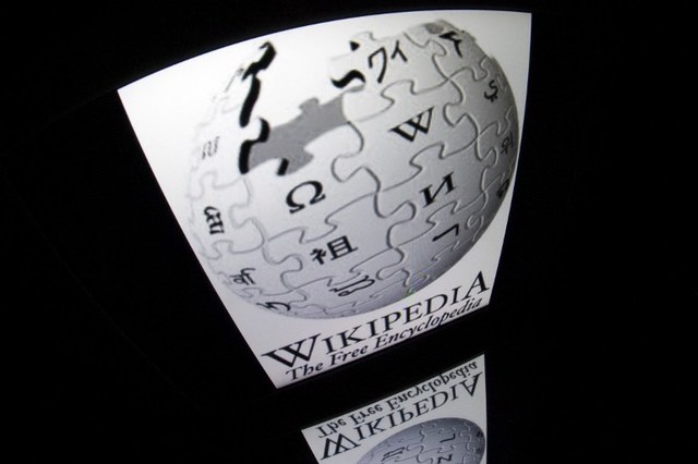 Wikipedia cam dan nguon thong tin tu Daily Mail hinh anh