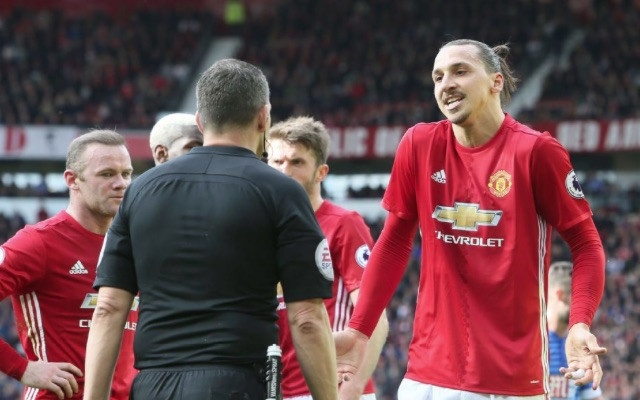 Ibra phan ung, khan gia phan no vi trong tai Kevin Friend hinh anh