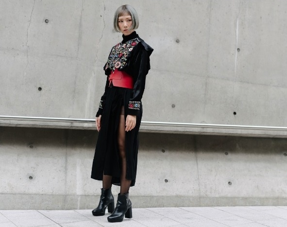 Toc Tien, Min xuat hien trong bo anh street style cua Vogue hinh anh