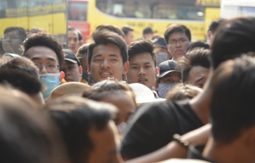 #Highlight ngay 28/4: Ha Noi, Sai gon ket xe dip le 30/4 hinh anh