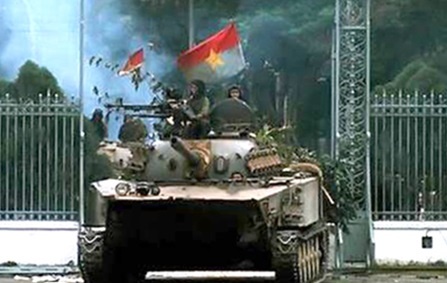 24 gio cua ngay lich su 30/4 dien ra the nao? hinh anh