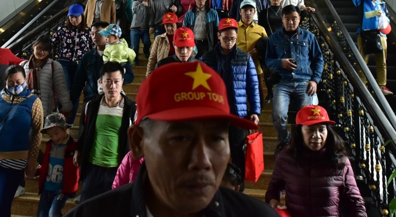 #Highlight ngay 30/4: Do thi lon vang ve, diem du lich dong duc hinh anh