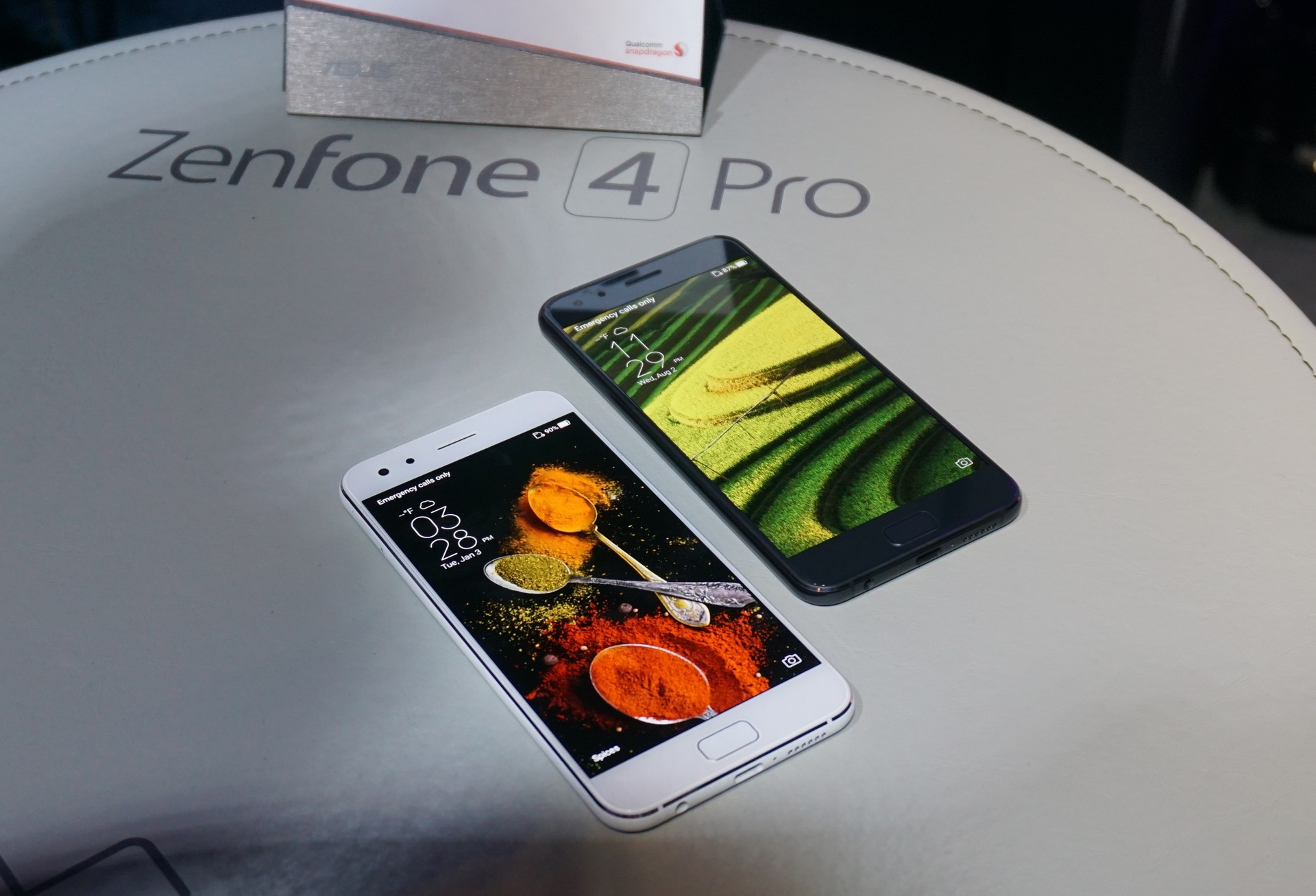 Asus cong bo the he Zenfone 4 voi camera kep hinh anh