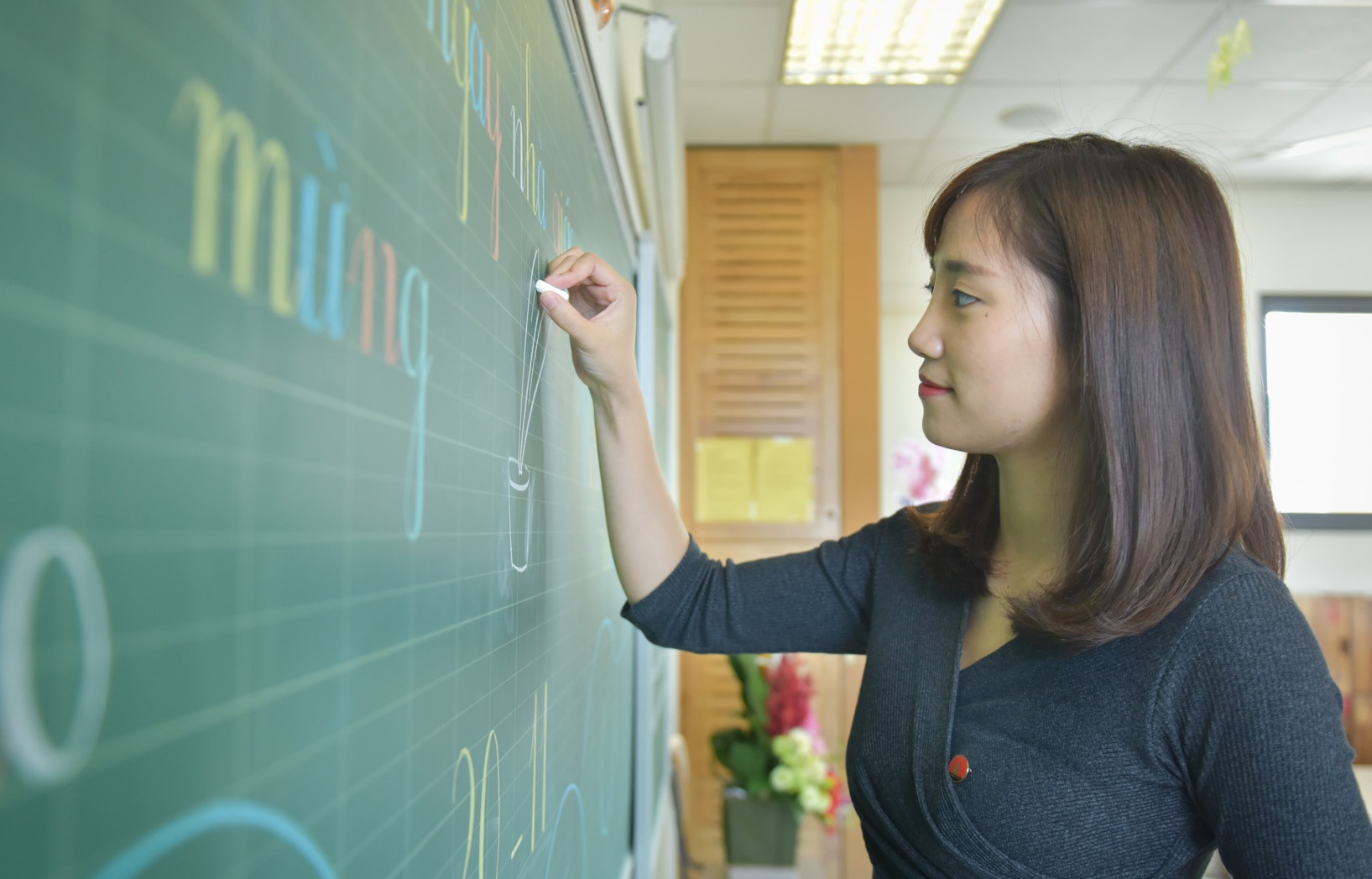 Giao vien qua con so: Hon 35 tuoi, luong 7 trieu dong, day o Ha Noi hinh anh