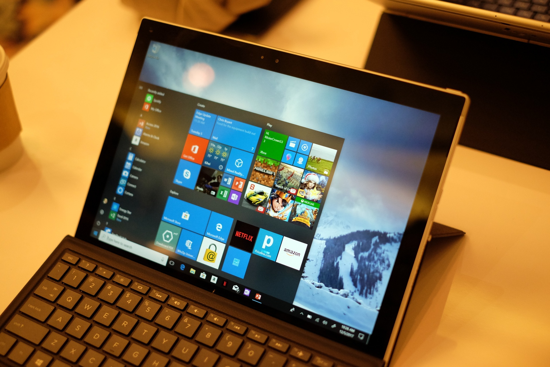 Nhung thiet bi dau tien dung Windows 10 voi Always Connected hinh anh