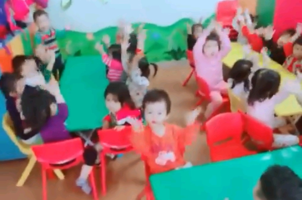 Hoc sinh mau giao co vu U23 Viet Nam hinh anh