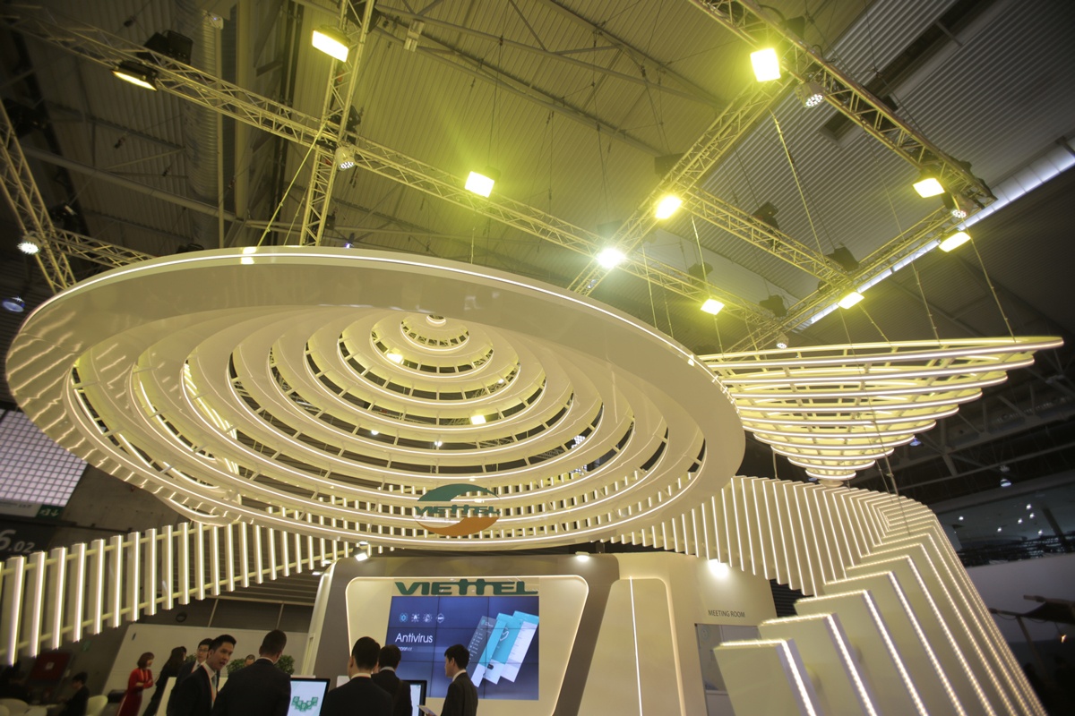 Gian hang Viettel o MWC 2018 anh 17