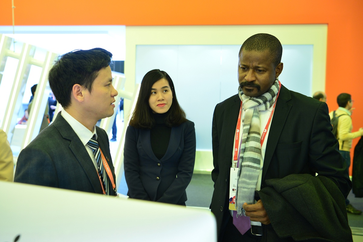 Gian hang Viettel o MWC 2018 anh 8