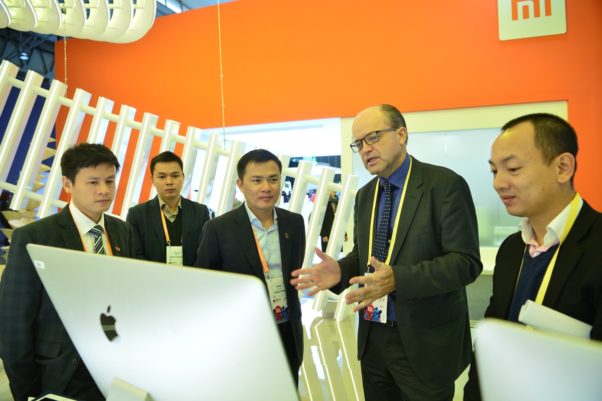 Gian hang Viettel o MWC 2018 anh 4