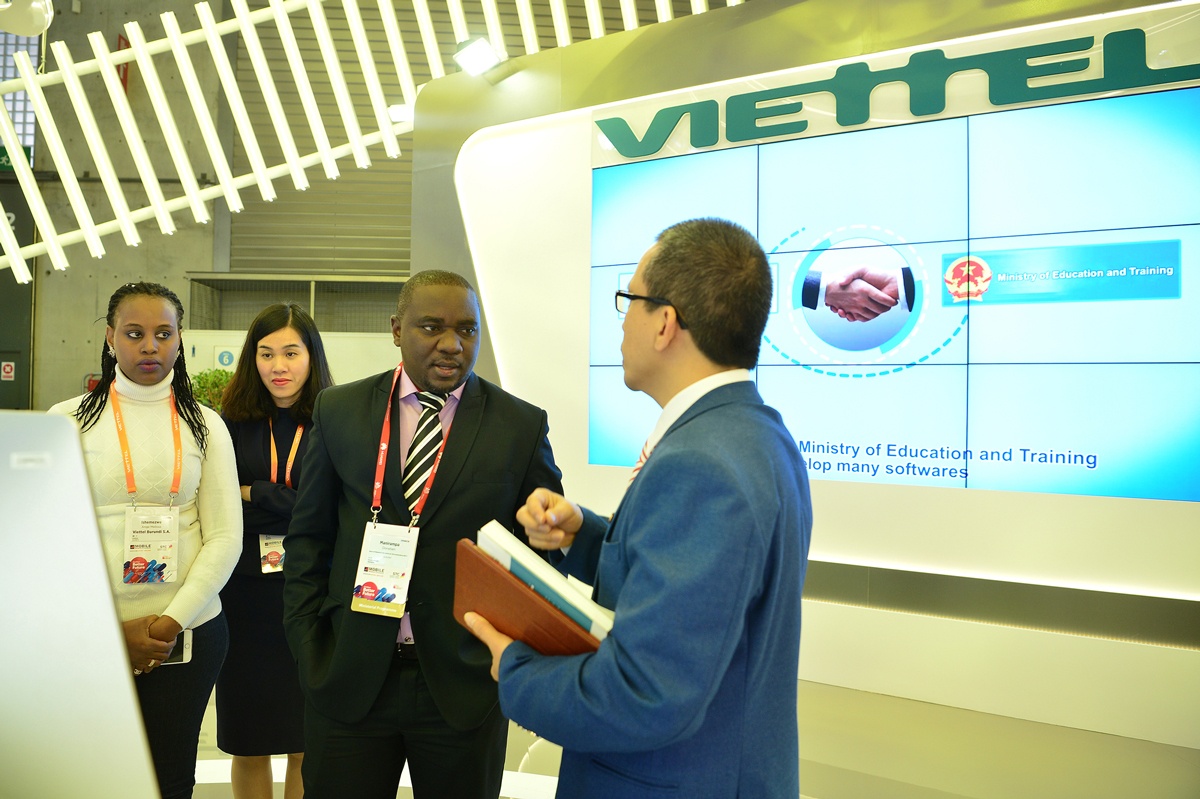Gian hang Viettel o MWC 2018 anh 7