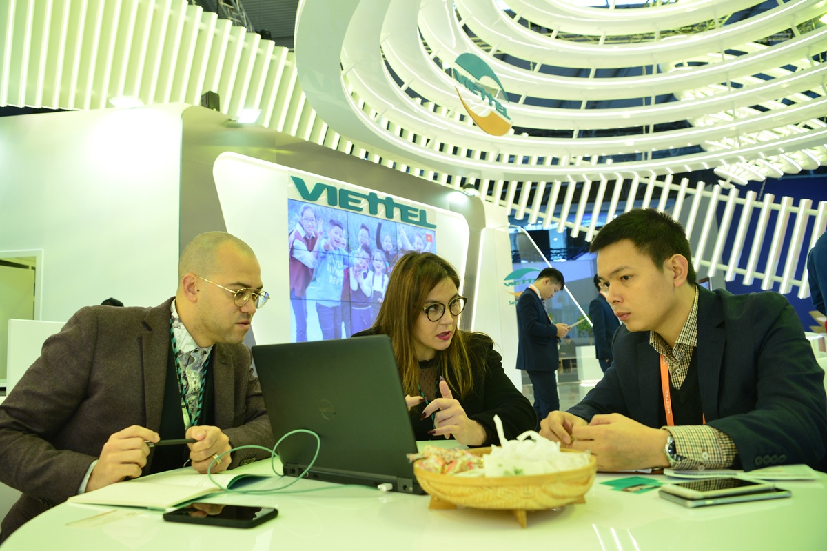 Gian hang Viettel o MWC 2018 anh 12