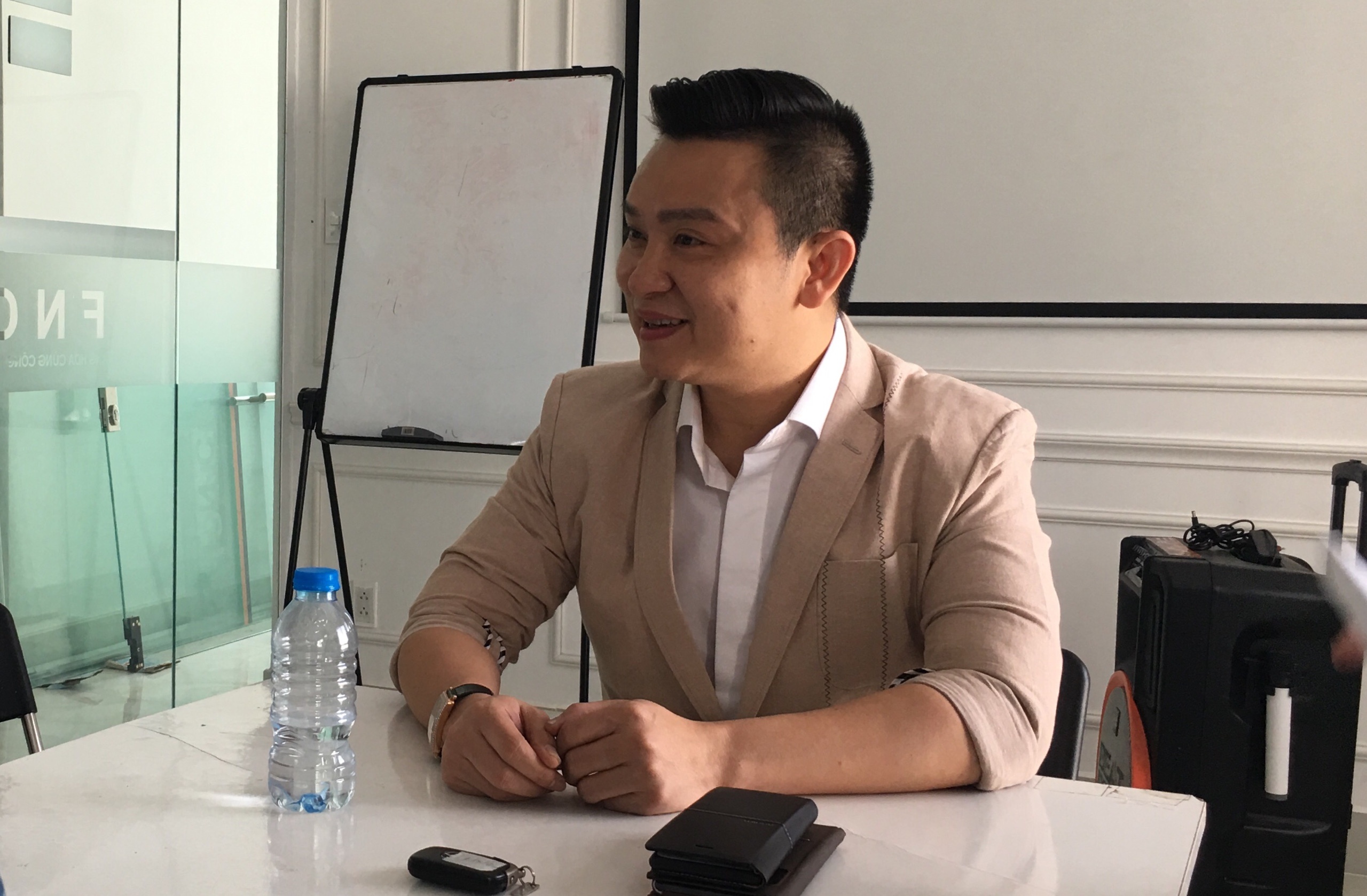 Ong Diep Khac Cuong xuat hien tai buoi hop mat cua iFan va nha dau tu hinh anh