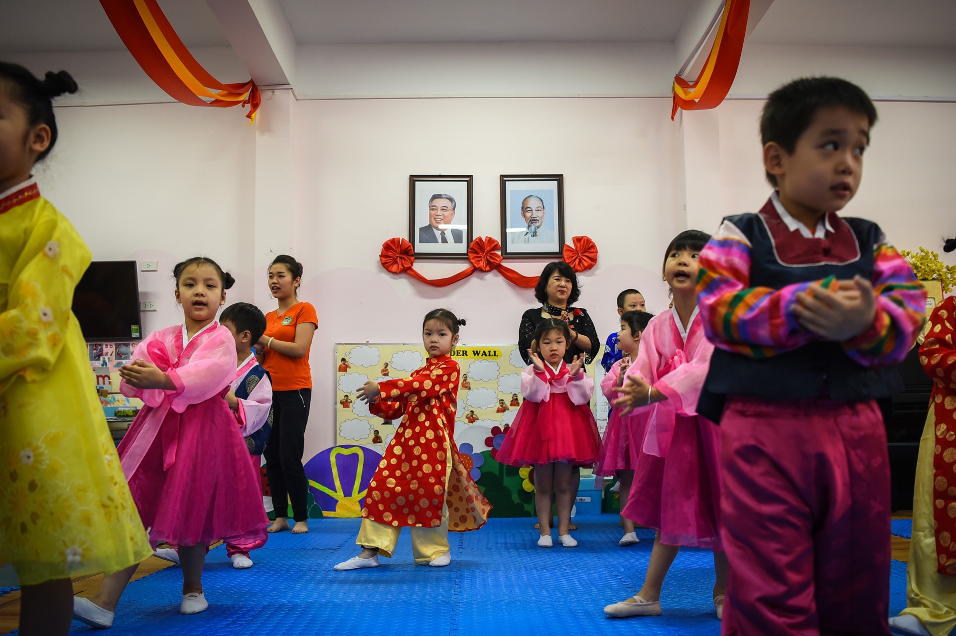 Truong mau giao Viet - Trieu cho ong Kim Jong Un den tham hinh anh