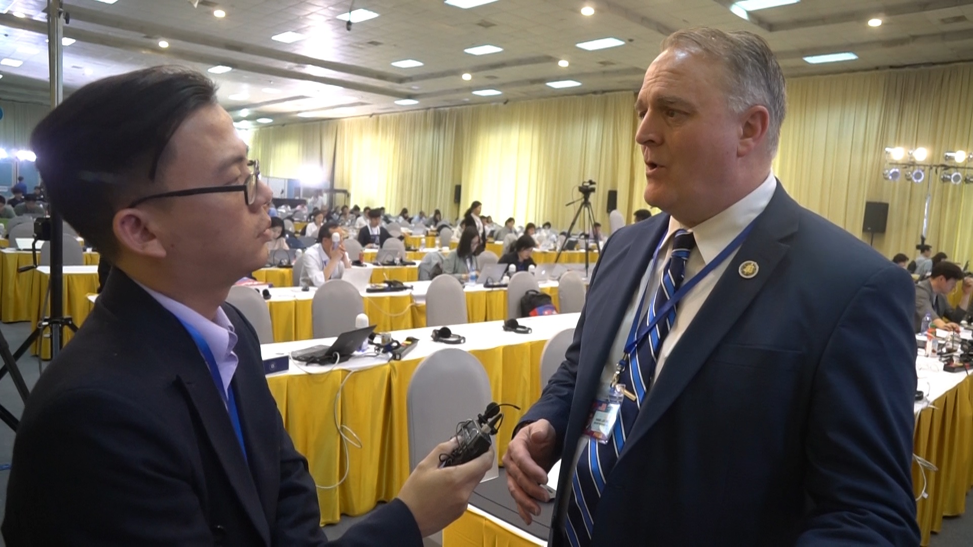 'Hai ong Trump - Kim se tao khong khi huu nghi khi an toi' hinh anh