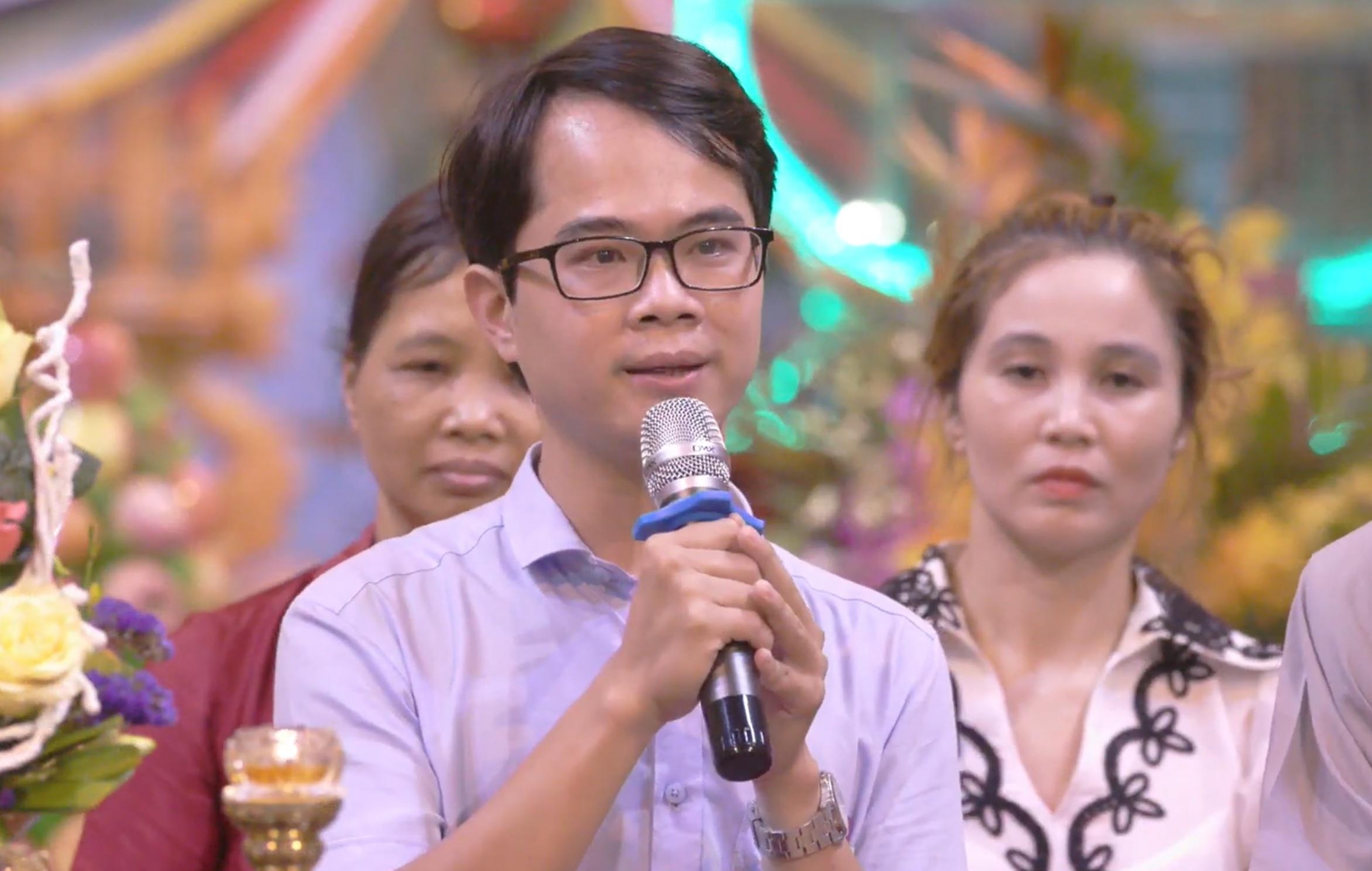 BS Nguyen Hong Phong xuat hien trong buoi thuyet phap o chua Ba Vang hinh anh